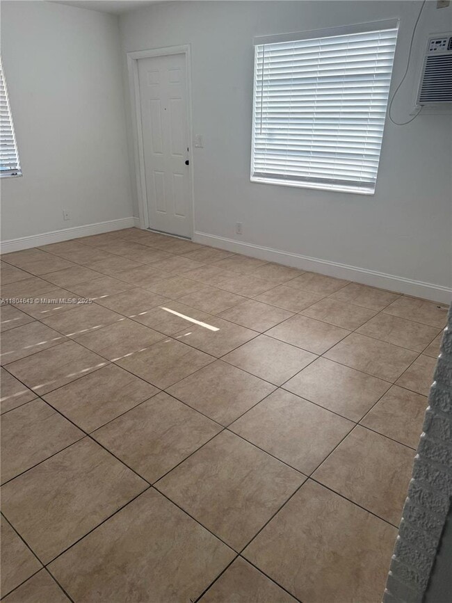 Foto del edificio - 504 NW 7th Ct