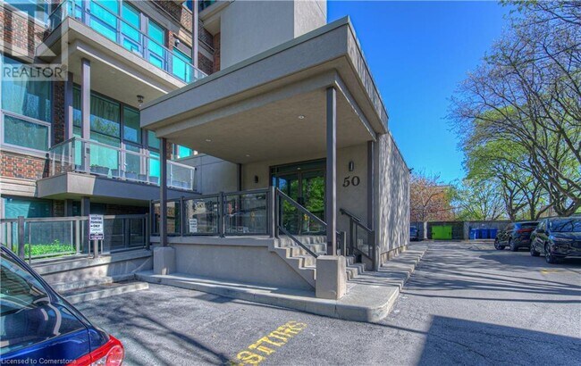 Building Photo - 50 Murray St W