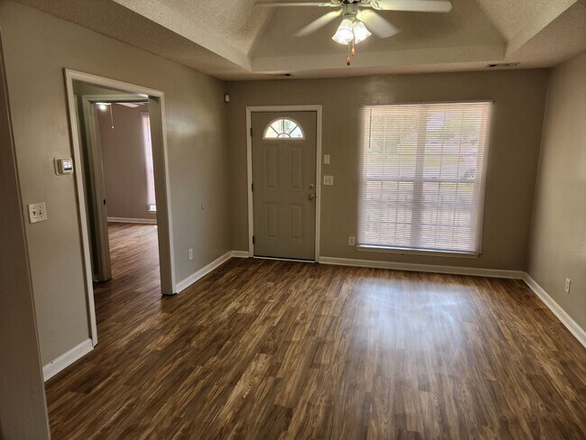 Foto del edificio - 306 Haverhill Cir
