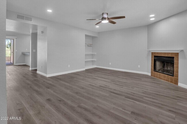 Foto del edificio - 16728 E Westby Dr