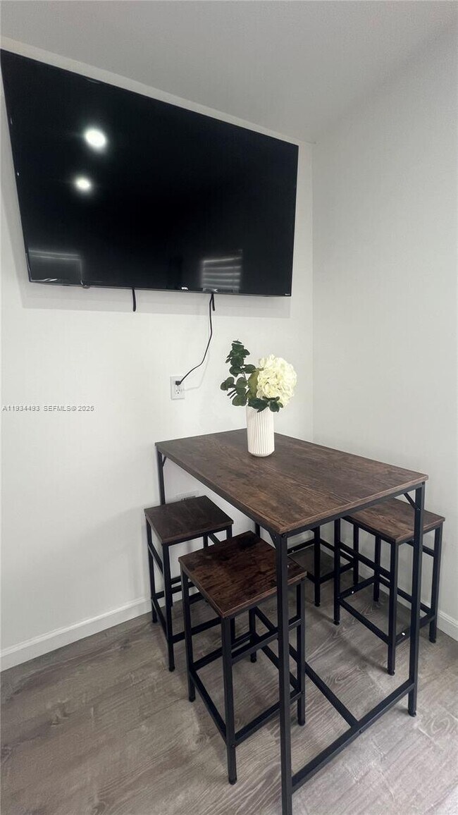 Foto del edificio - 4139 NW 23rd Ave