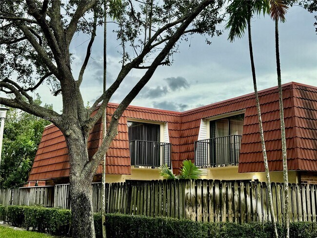 Foto del edificio - 721 NW 99th Cir