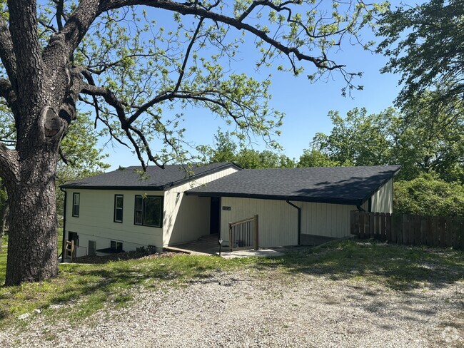 Building Photo - 5525 N Bennington Ave
