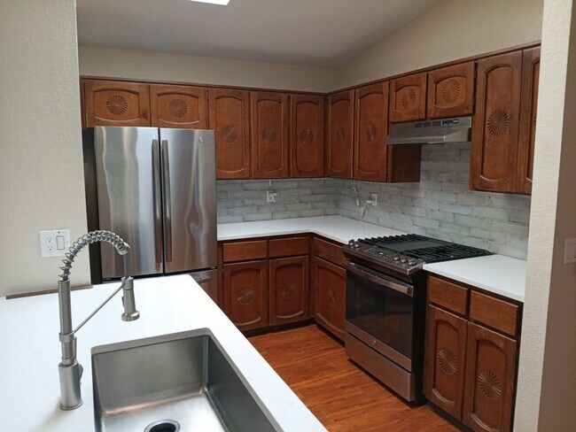Foto del edificio - 3 Bedroom, 2 Bathroom Home! Schedule a Showing!