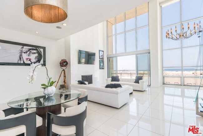 Foto del edificio - 5205 Ocean Front Walk