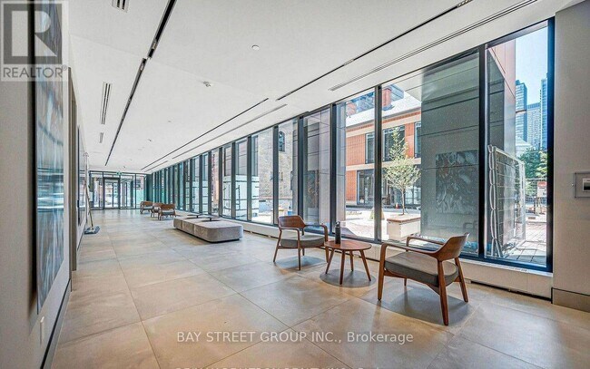 Building Photo - 609 Sherbourne St