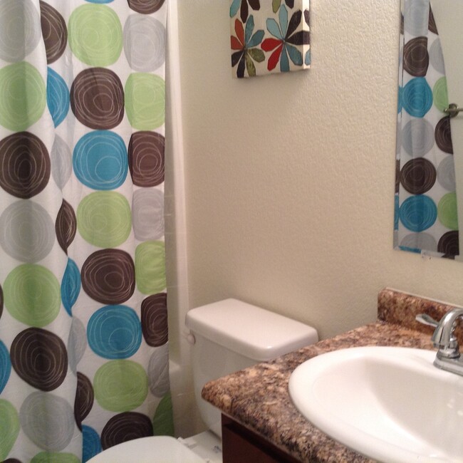 Building Photo - 3 BEDROOM, 2.5 BATHROOM, SADDLE RIDGE TOWN...