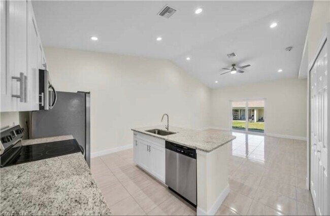 Building Photo - 2118 Zaharihas Dr