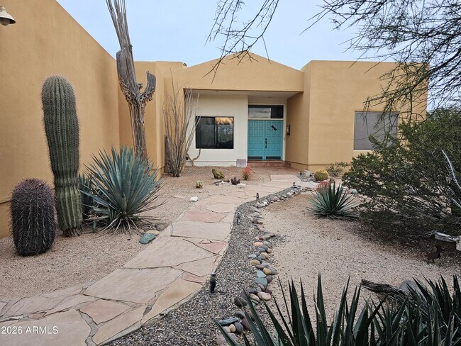 Building Photo - 6540 E Maria Dr