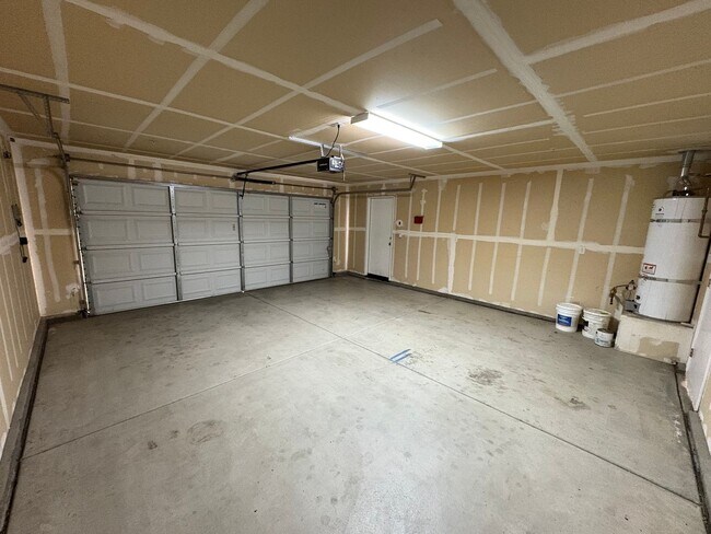 Foto del edificio - Tulare home move-in ready!
