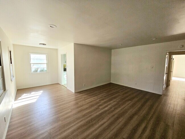 Sala de estar - 1749 S Carmelina Ave