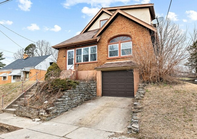 Photo - 4056 Vinedale Ave House