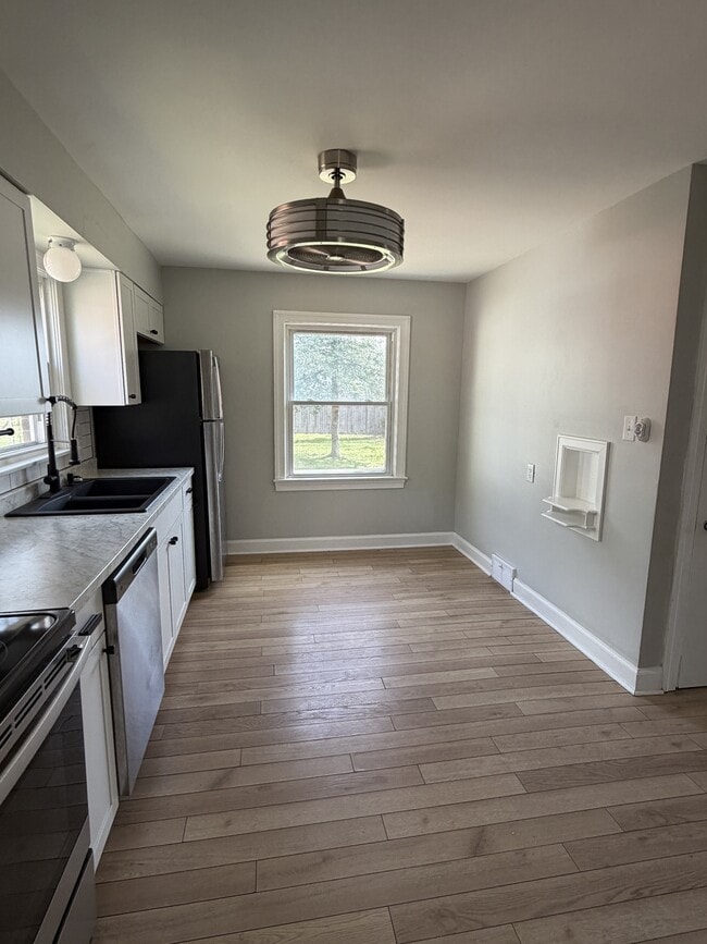 Building Photo - 4639 Southcrest Dr