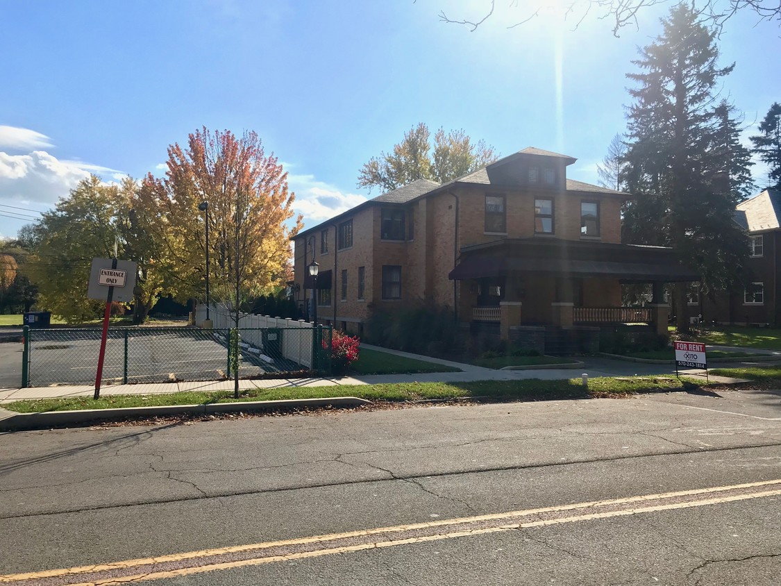 Primary Photo - 215 Wyoming Ave