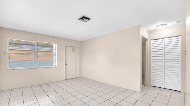Foto del edificio - 6116 SW 39th St