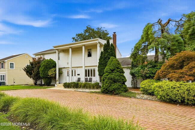 Foto del edificio - 304 Monmouth Rd