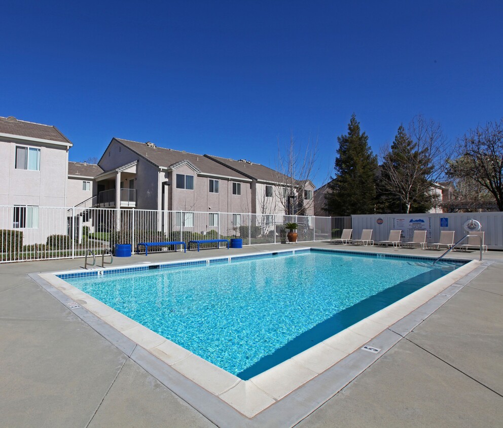 Piscina - Glacier Point Apartments