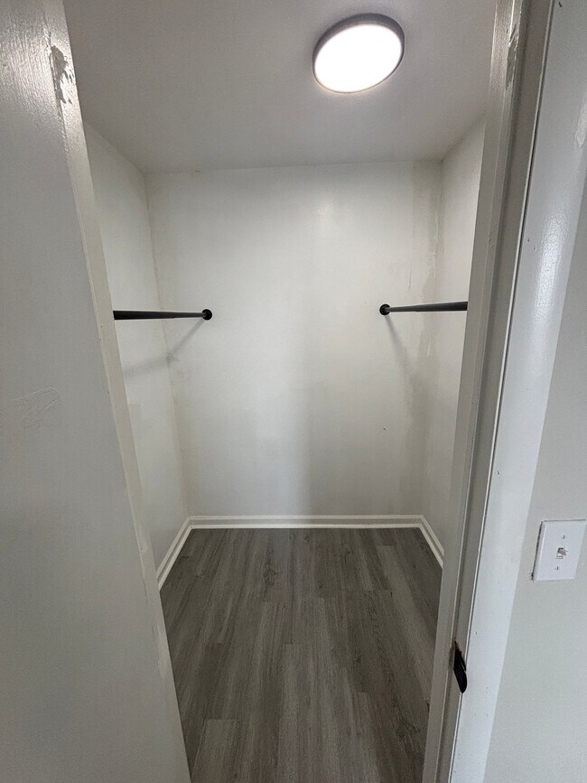 Foto del edificio - 2-4-4 N Liberty Ave