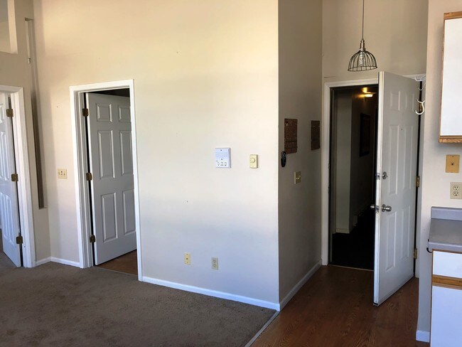Building Photo - 529 3rd St