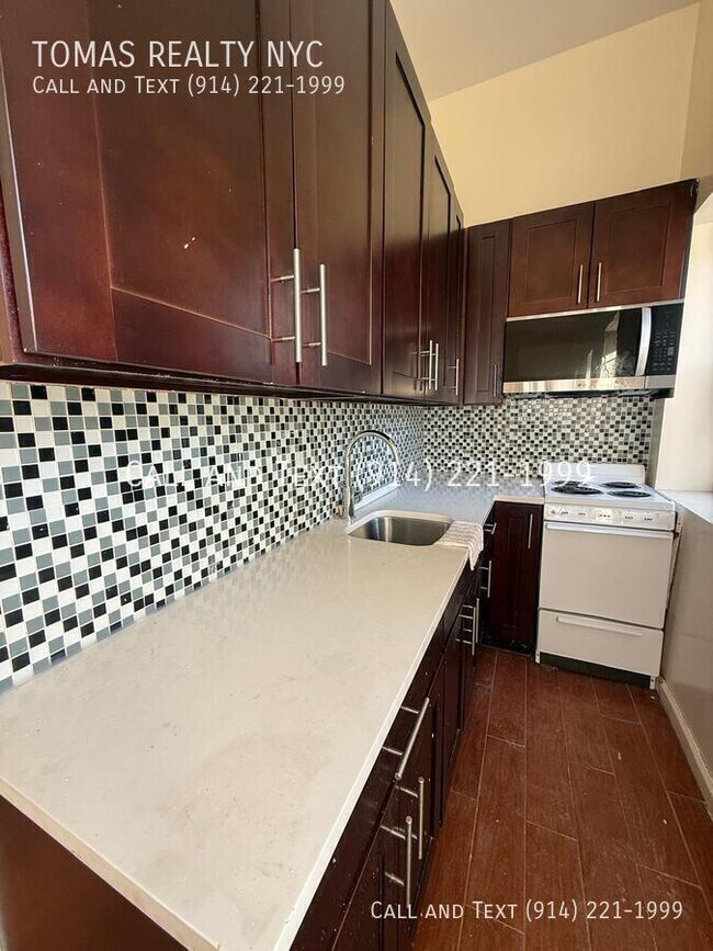 Foto del edificio - 712 E 214th St