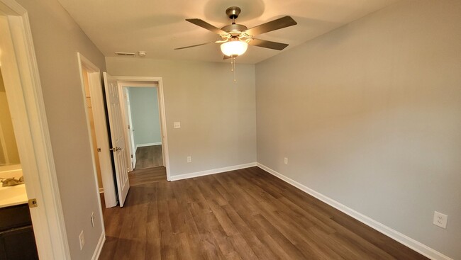 Building Photo - 3 bed, 2 bath home in Johnson City