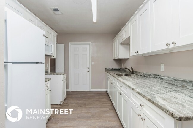 Building Photo - 3107 S Vassar St