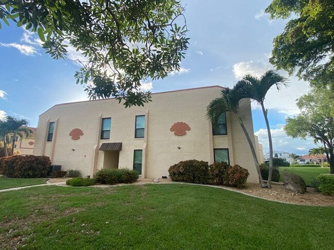 Foto del edificio - 3 bedroom 2 bathroom condo in Cape Coral