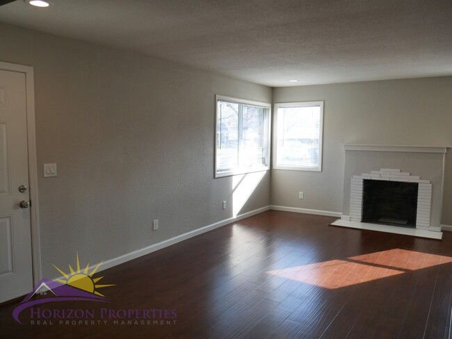 Building Photo - Remodeled 3 Bed 2 Bath 1,473 sqft home in ...