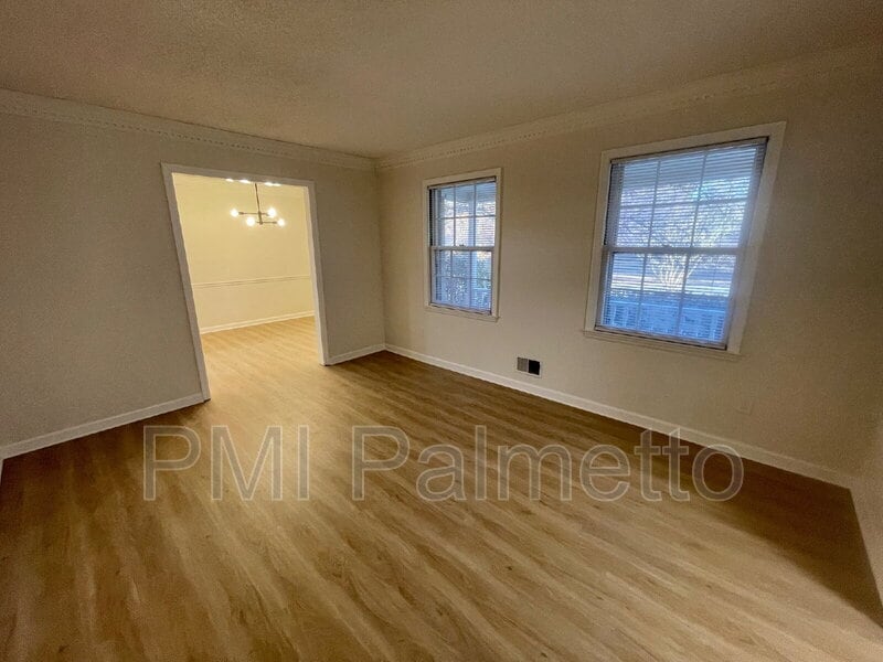 Building Photo - 300 Quincannon Rd