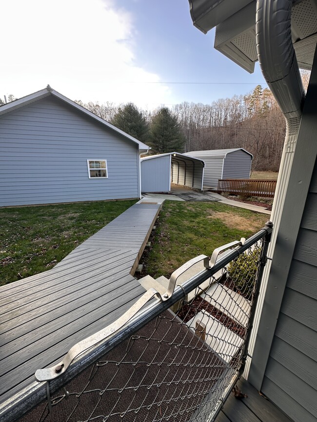 Building Photo - 304 Carson Elliott Dr