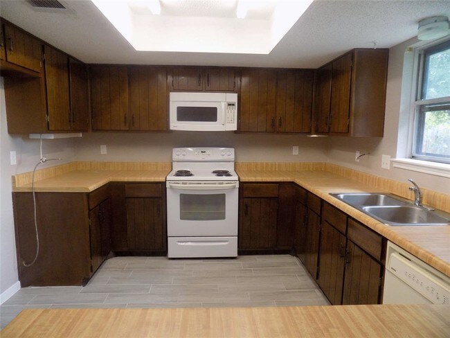 Building Photo - 23807 Spring Briar Ln