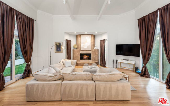 Building Photo - 2468 Coldwater Canyon Dr