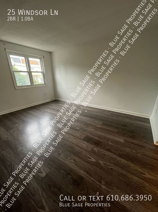 Building Photo - Beautiful 2 Bedroom 1 Bath Apartment in Cl...