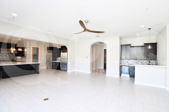 Building Photo - 8730 N Pierre Ct