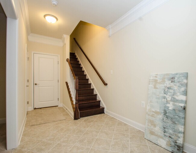Building Photo - 45 Linden Pl