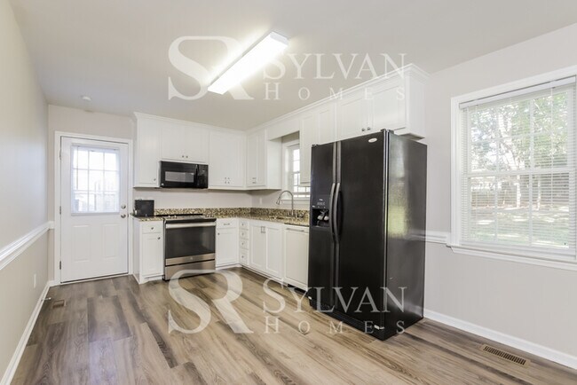 Building Photo - 124 Longbow Rd