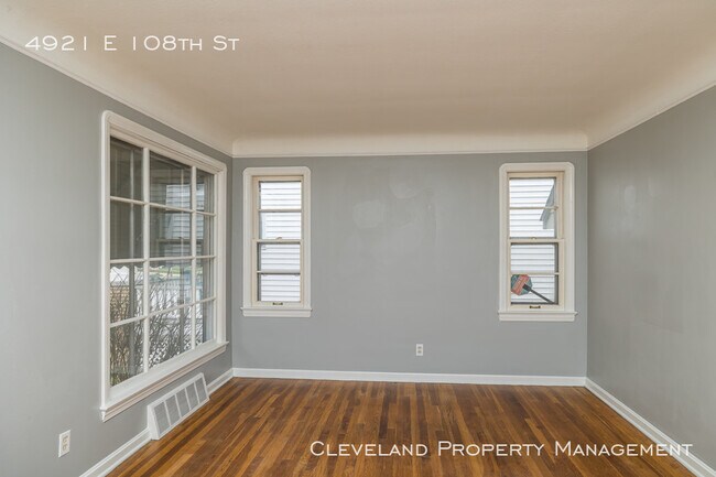 Foto del edificio - Renovated Maple Heights Bungalow