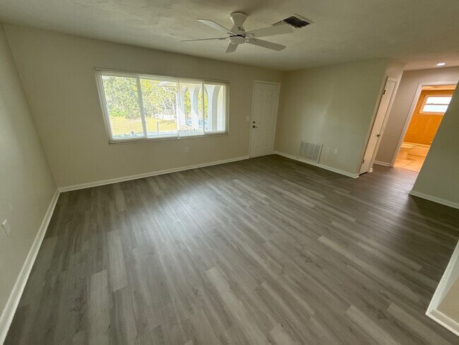 Building Photo - 227 S Lee St