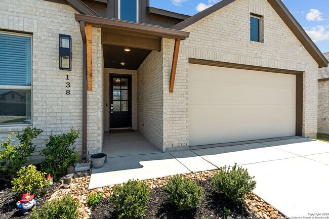 Foto del edificio - "Charming 4-Bed, 3-Bath Home in Castrovill...