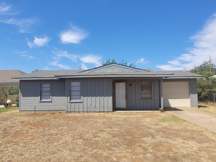Primary Photo - Move in ready 3 bed 1 bath home with 1 car...