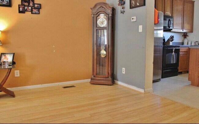 Foto del edificio - 3704 Armory Ln