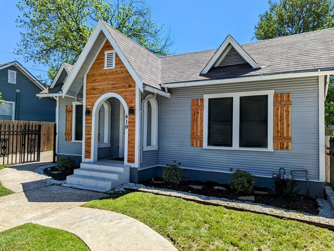 Building Photo - 610 W Rosewood Ave