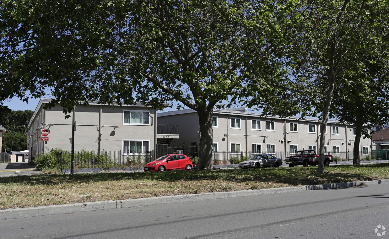 Foto del edificio - Stanford Ave. Apartments