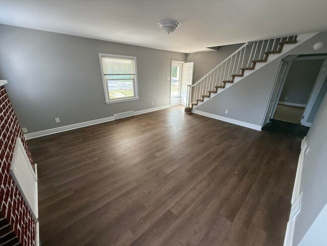 Building Photo - 2111 Old Paris Rd