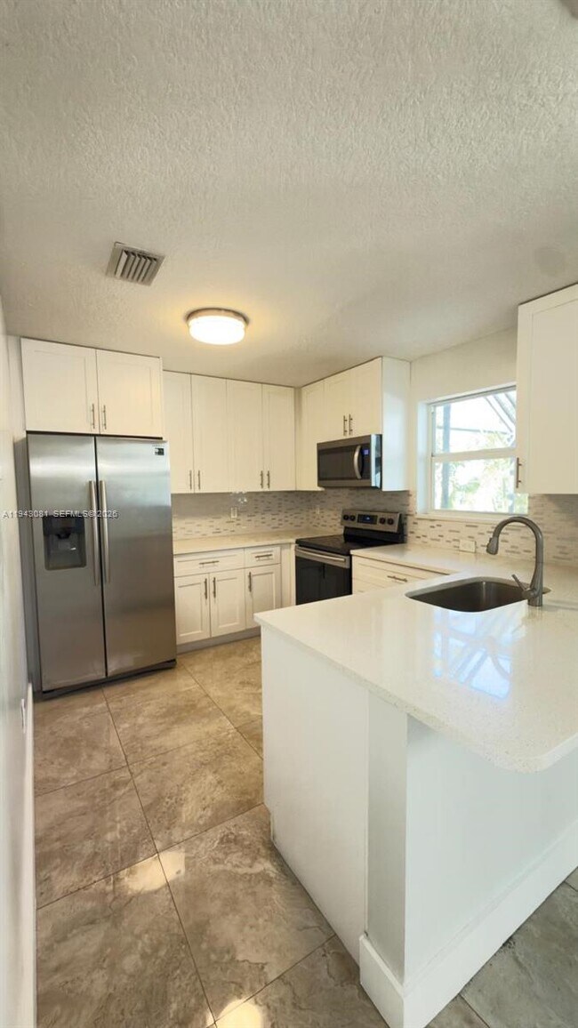 Foto del edificio - 11783 NW 1st St