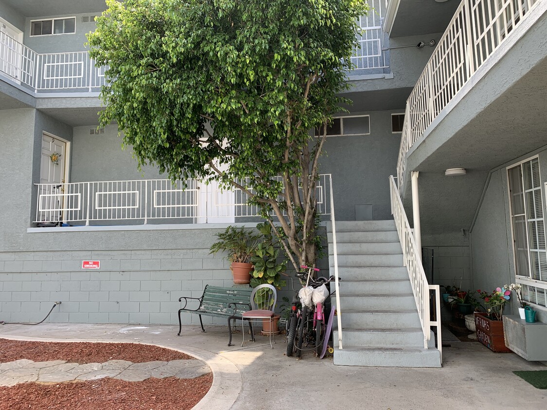 Primary Photo - 5225 Cahuenga Blvd