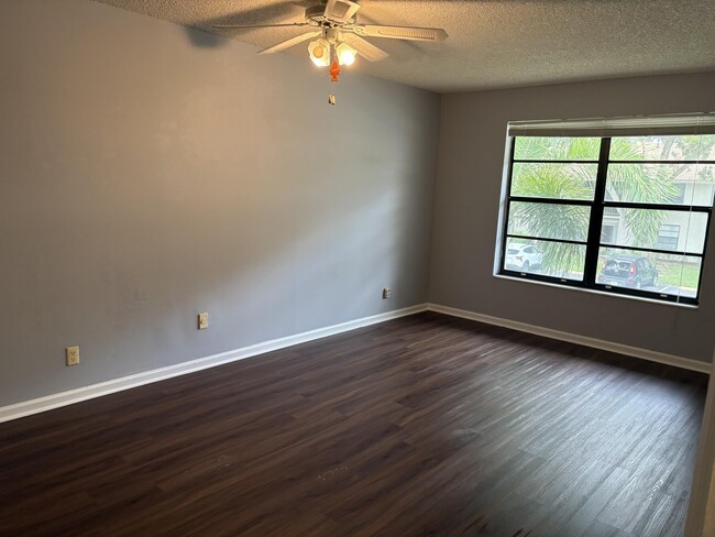 Building Photo - 9845 Pineapple Tree Dr