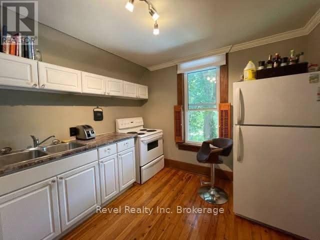 Building Photo - 22 St Leger St