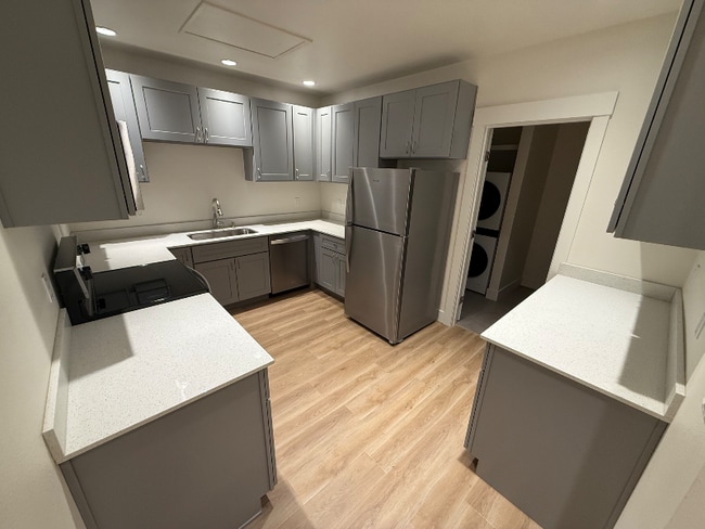 Building Photo - 849 Spring St