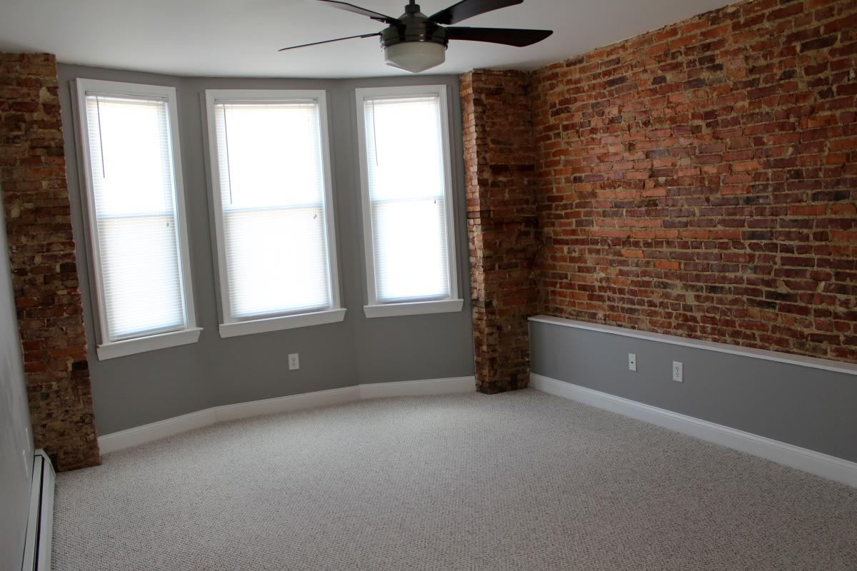 Master Bedroom - 628 S Linwood Ave